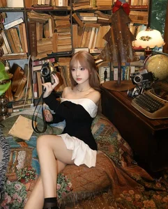 Viral Beauty: The Hot Girl Who Captivated Social Media with a Laptop - image 4