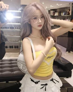 Viral Beauty: The Hot Girl Who Captivated Social Media with a Laptop - image 9
