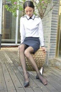 Outdoor Urban Style: Xiao Liu in Black Silk Fashion [IESS 151] - image 8