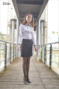 Outdoor Urban Style: Xiao Liu in Black Silk Fashion [IESS 151] - image 24