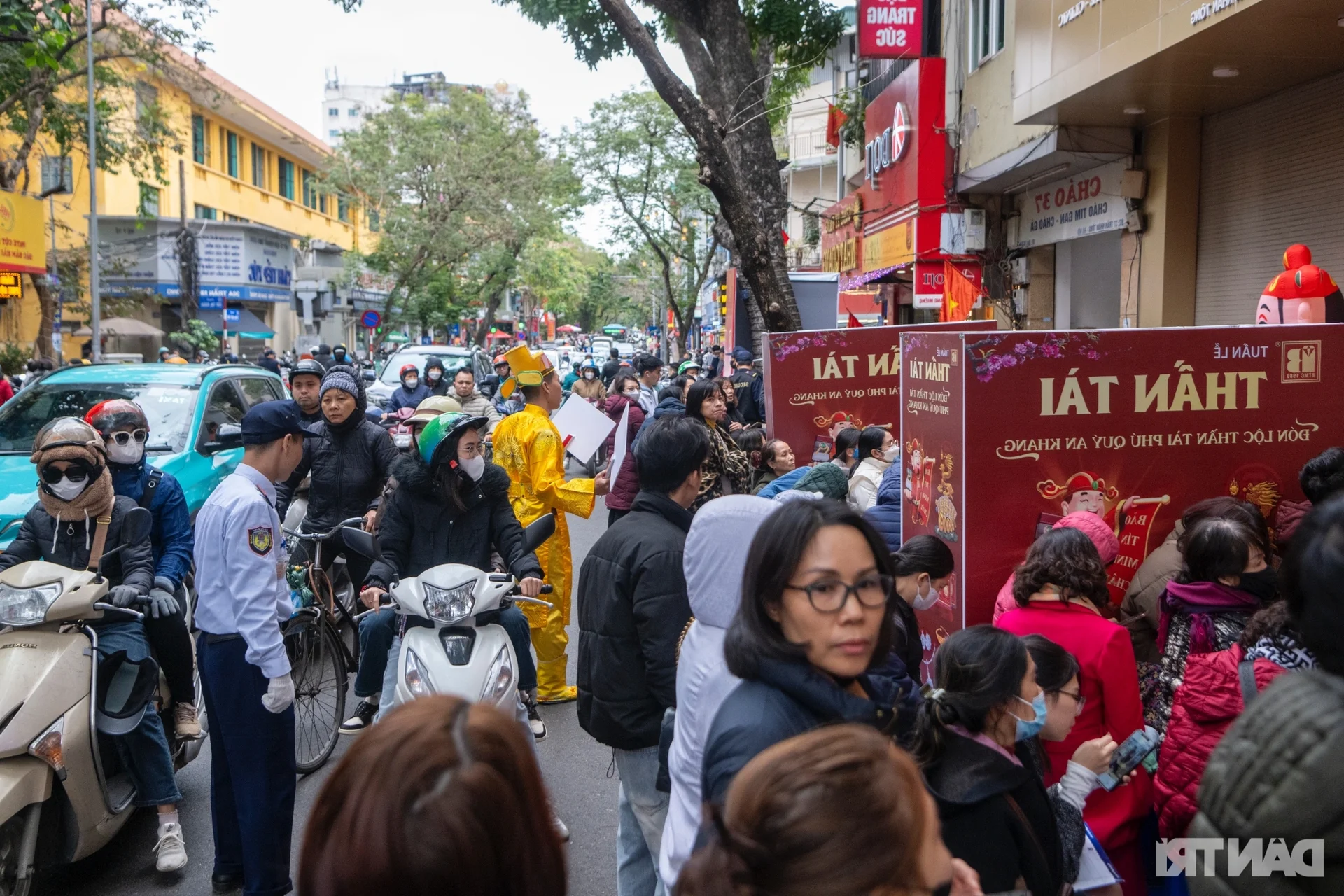 Hanoi Gold Streets Crowded as Locals Buy Gold for Luck on God of Wealth Day