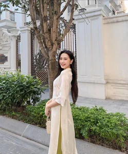 Doan Hai My Radiates Elegance in Traditional Ao Dai During New Year Temple Visit - image 5