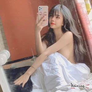 Streamer Mai Dora Stunning Bikini and Fashion Gallery - image 0