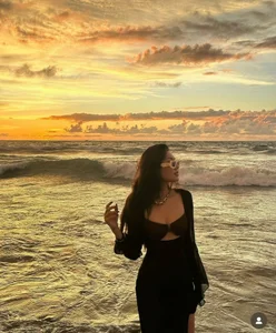 Vietnamese Stars Celebrate Tet Abroad: Chi Pu in Australia, Thao Nhi Le Travels in Style - image 7