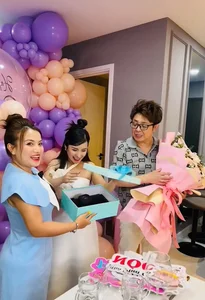 Vietnamese KOL News: Ba Nhan's Daughter Receives Generous Gifts as Quynh Tran JP's Absence Sparks Discussion - image 4