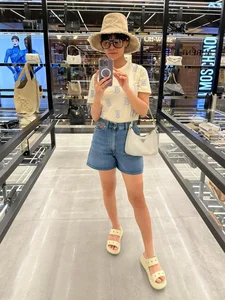 Bui Lan Huong Shines as Showbiz’s Newest Luxury Fashion Icon - image 1