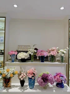 Inside MC Diep Chi's Floral Sanctuary: A Masterclass in Home Decor and Serenity - image 7