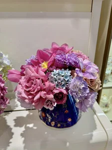 Inside MC Diep Chi's Floral Sanctuary: A Masterclass in Home Decor and Serenity - image 11