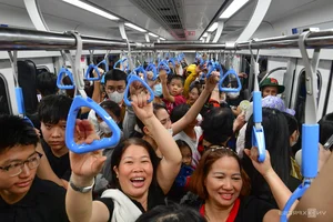Crowds Surge to Experience Ho Chi Minh City's Ben Thanh - Suoi Tien Metro Line - image 4