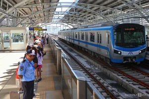 Crowds Surge to Experience Ho Chi Minh City's Ben Thanh - Suoi Tien Metro Line - image 1