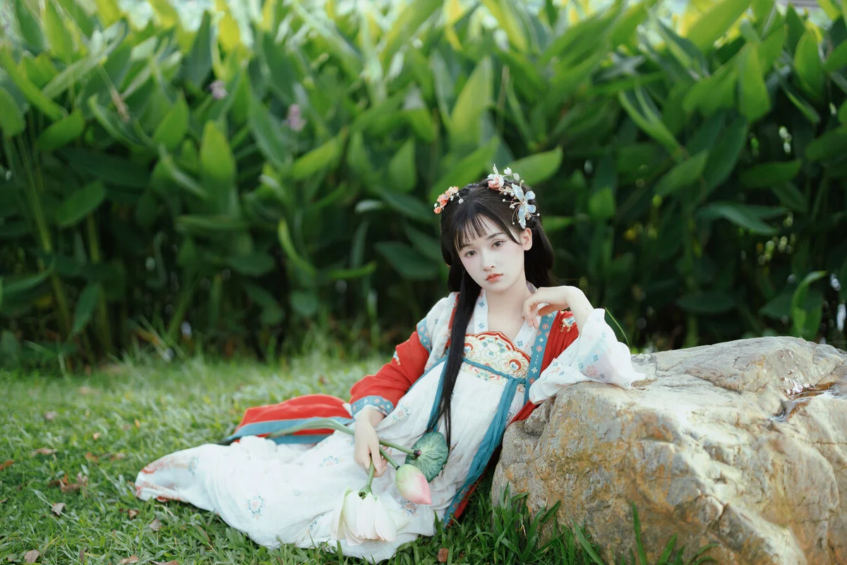 Artistic Visuals in YiTuYu Art Language Vol.7372: A Spotlight on Xiao Xiao Yu