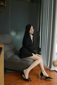 Elegant Professionalism: Wan Ping in the IESS Chinese Model OL Collection - image 160