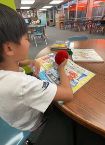 Ngoc Quyen Focuses on Son's Education in the US with Weekly Library Visits - image 7