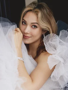 Eileen Gu: The Stunning Snow Princess of Freestyle Skiing and High Fashion - Discover Her Iconic Style and Athletic Excellence - image 1