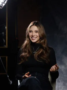 Eileen Gu: The Stunning Snow Princess of Freestyle Skiing and High Fashion - Discover Her Iconic Style and Athletic Excellence - image 3