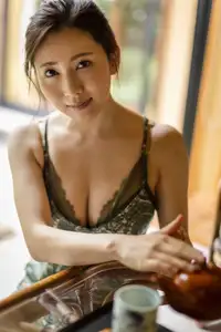 Hikari Hime Bathed in Light: Natural Beauty & Captivating Gaze - Tukuku - image 1