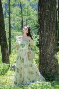 Elegant Expressions: YiTuYu Art Language Vol.10343 Lu Li Portrait Collection - image 4