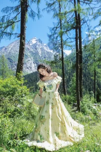 Elegant Expressions: YiTuYu Art Language Vol.10343 Lu Li Portrait Collection - image 7