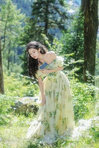 Elegant Expressions: YiTuYu Art Language Vol.10343 Lu Li Portrait Collection - image 6
