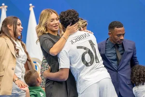 Emotional Debut: Brazil’s Wonderkid Endrick Breaks Into Tears at Real Madrid Unveiling - image 6