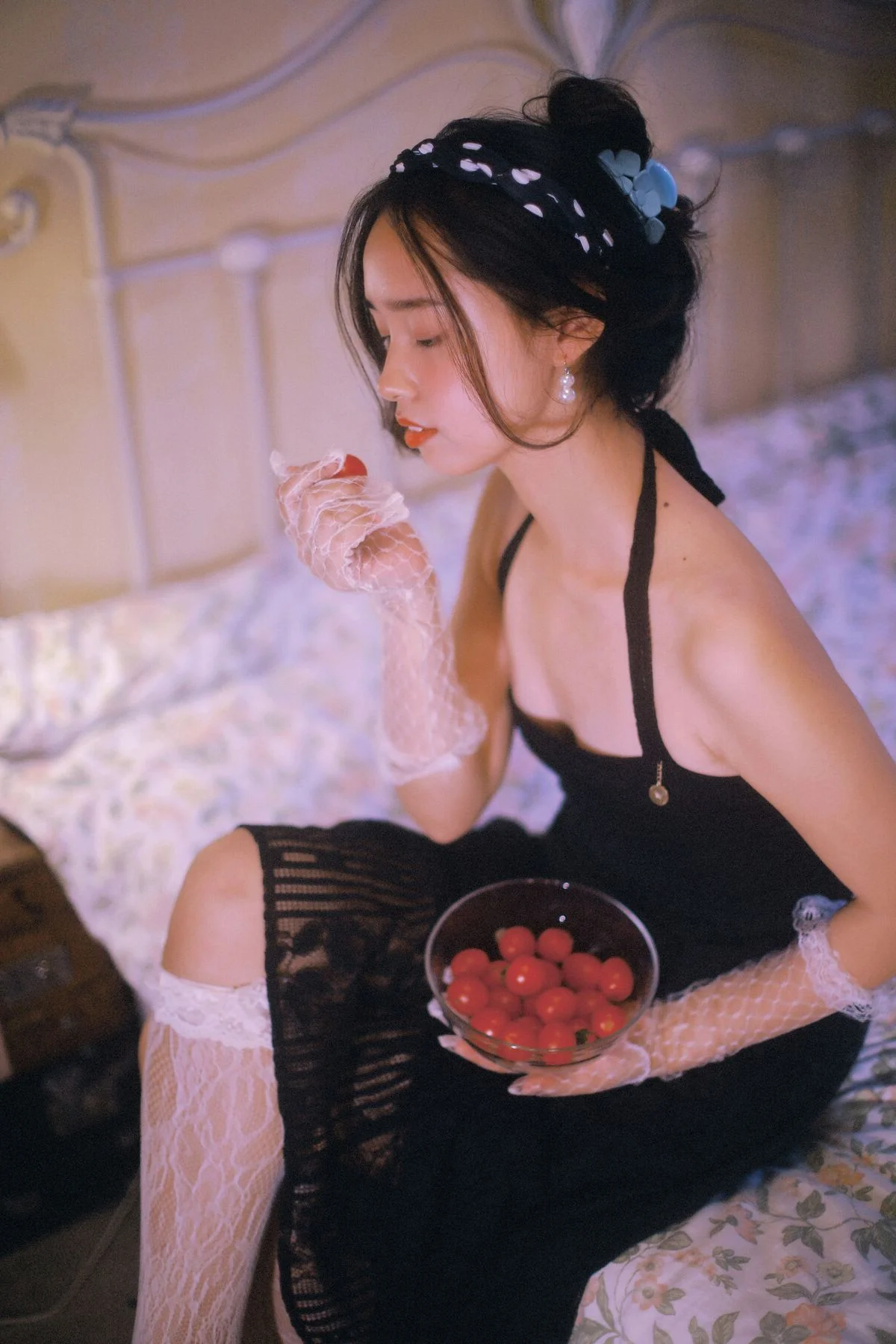 YiTuYu Art Language Vol.9806: Featuring Model Yue in 18P Gallery