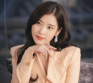K-Pop Star IU’s Surprising Diet Habits: Contrasting Her Real Life with Her Glamorous On-Screen Heiress Roles - image 4