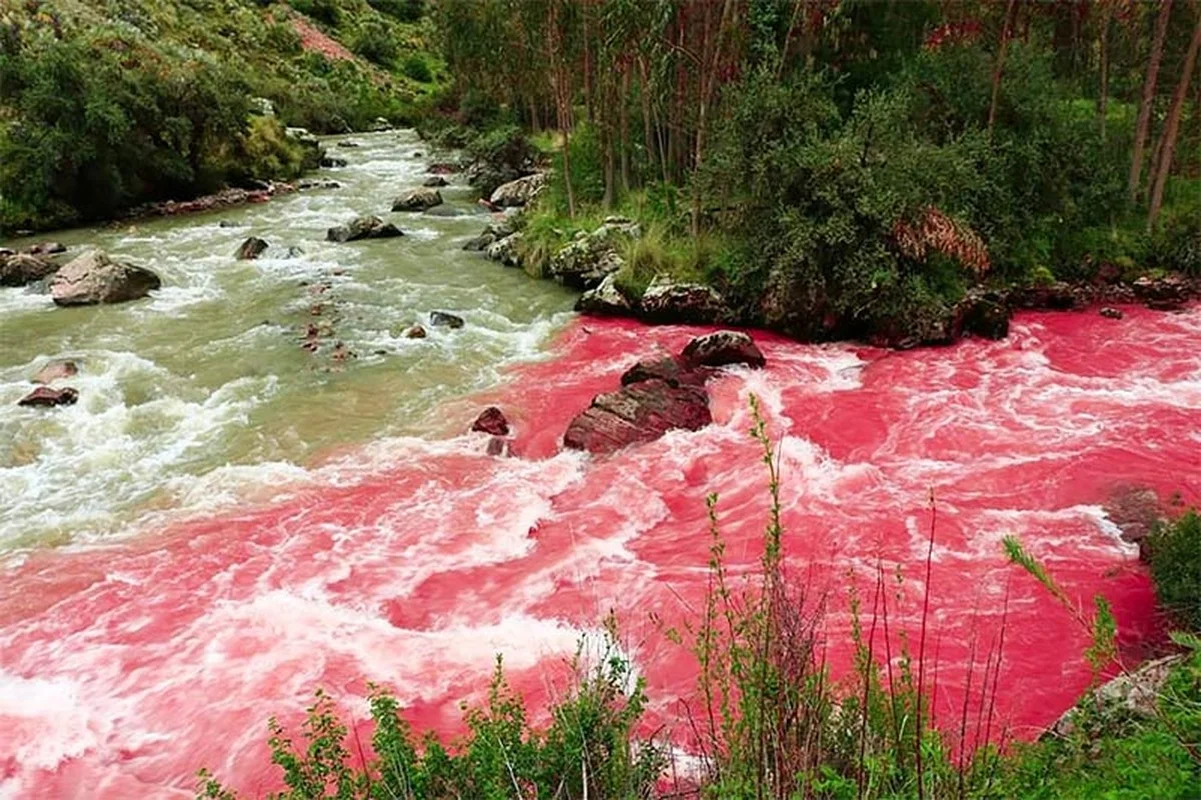 The Enigmatic Red River of Peru: A Rare Natural Spectacle in the Andes