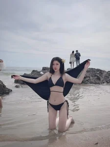 Mirror Selfie Bikini Trends 2026: Stunning and Confident Beachwear Styles - image 21