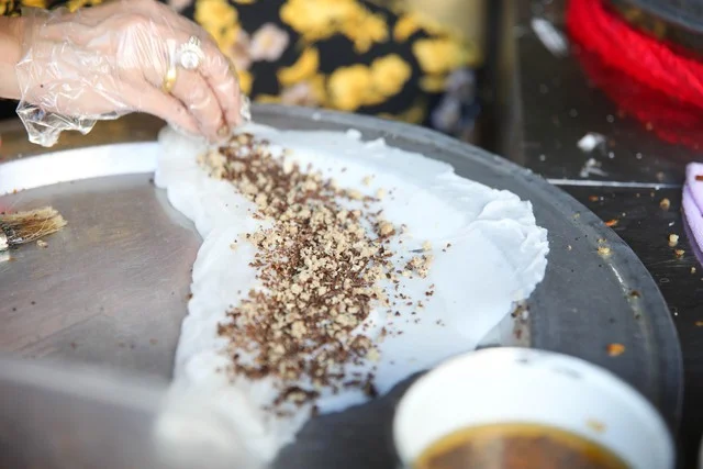 Discover Banh Cuon Canh Xuong: The Unique Steamed Rice Rolls and Bone Broth Specialty of Tuyen Quang, Vietnam