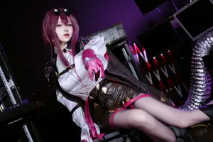 Coser Shuang Mu Fu Su as Kafka Honkai Star Rail: Unveiling the Stellaron Hunter's Enigmatic Allure - image 3