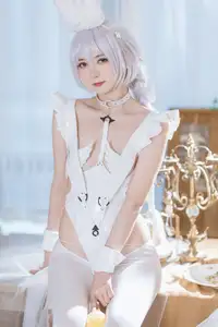 Coser 51Jiang as Azur Lane Acasta: Enchanting White Bunny Girl Cosplay - image 7