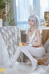 Coser 51Jiang as Azur Lane Acasta: Enchanting White Bunny Girl Cosplay - image 12