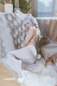 Coser 51Jiang as Azur Lane Acasta: Enchanting White Bunny Girl Cosplay - image 9