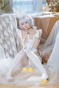 Coser 51Jiang as Azur Lane Acasta: Enchanting White Bunny Girl Cosplay - image 4