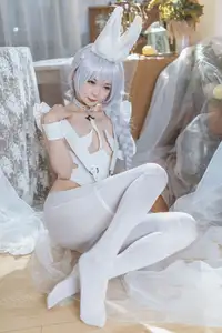 Coser 51Jiang as Azur Lane Acasta: Enchanting White Bunny Girl Cosplay - image 13