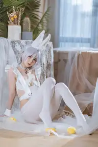 Coser 51Jiang as Azur Lane Acasta: Enchanting White Bunny Girl Cosplay - image 10