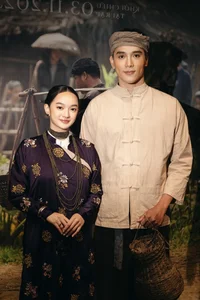Actress Dinh Ngoc Diep and Director Victor Vu Attend Event with Parents - image 1
