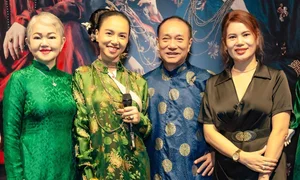 Actress Dinh Ngoc Diep and Director Victor Vu Attend Event with Parents - image 10