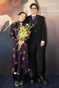 Actress Dinh Ngoc Diep and Director Victor Vu Attend Event with Parents - image 0