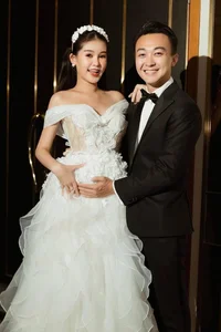 Stunning Pregnant Vietnamese Celebrities Rocking High Heels Despite Maternity Challenges - image 7
