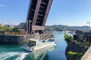 The Remarkable Steep Bridge of a Hidden Ancient Fishing Village - image 4