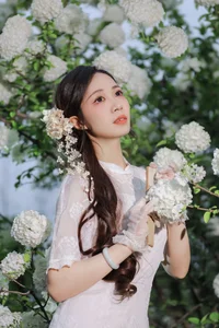 Ethereal Beauty in White Hydrangeas YiTuYu Vol.8965 Hua Zhuang Shi Tian - image 6