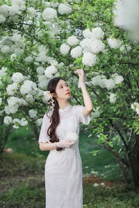 Ethereal Beauty in White Hydrangeas YiTuYu Vol.8965 Hua Zhuang Shi Tian - image 1