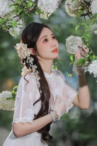 Ethereal Beauty in White Hydrangeas YiTuYu Vol.8965 Hua Zhuang Shi Tian - image 3