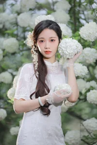 Ethereal Beauty in White Hydrangeas YiTuYu Vol.8965 Hua Zhuang Shi Tian - image 7