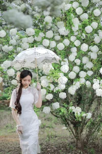 Ethereal Beauty in White Hydrangeas YiTuYu Vol.8965 Hua Zhuang Shi Tian - image 4