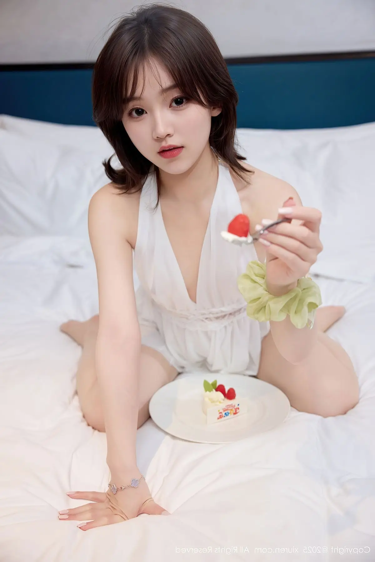 XiuRen No.10584: Zhi Zhi's Alluring Elegance in a Chic White Mini Dress