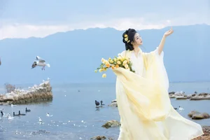 Ethereal Grace of Wan Jiang Ting in YiTuYu Art Language Vol.8851 by the Lake - image 37