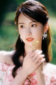 Chen Duling's Stunning 'Waiting for a Car' Moment Goes Viral Online - image 4