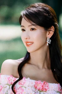 Chen Duling's Stunning 'Waiting for a Car' Moment Goes Viral Online - image 5